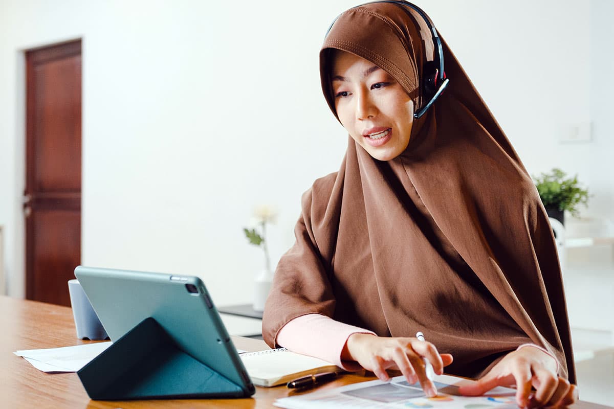 Strategi Menyeimbangkan Pekerjaan dan Ibadah di Bulan Ramadan